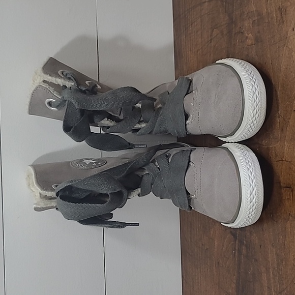 EUC Converse Sneaker Women's sz 7Chuck Taylor Beverly Grey Suede High Top - Picture 6 of 10